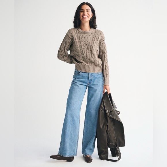 Abercrombie & fitch Textural Stitch Cable Crew Sweater size XS in light brown - Picture 4 of 16